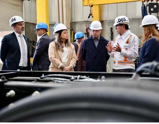Colombia inaugura su primera planta de ensamblaje de buses eléctricos