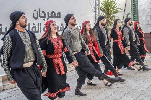 La danza 'dabkeh' como resistencia cultural frente a la devastación en Gaza