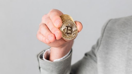 Bitcoin atinge novo máximo histórico acima de 125.000 dólares