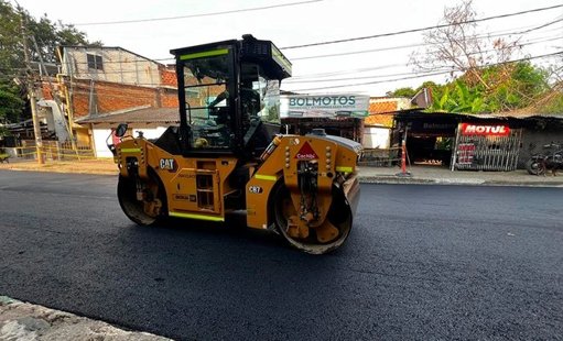 Alcaldía de Cali avanza en la recuperación de la malla vial en puntos estratégicos de la ciudad