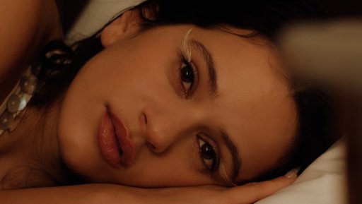 Rosalía lanza 'LUX', su nuevo álbum experimental y multilingüe