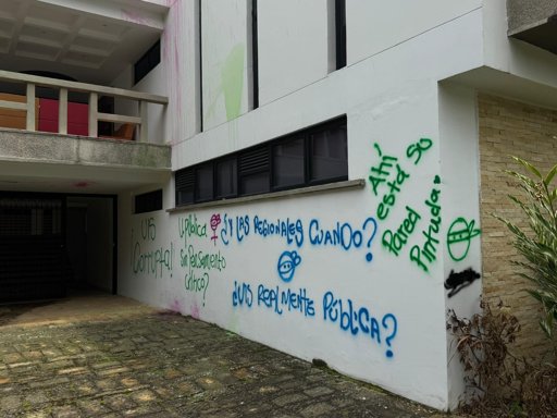 Vandalismo en la UIS: Peces Mueren por Explosivo Lanzado en Estanque Universitario