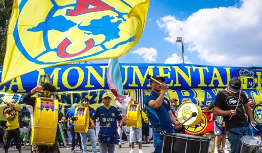 El Club América celebra 109 años de historia con una masiva serenata de su afición