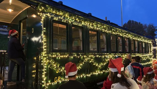 Comboio Histórico de Natal da CP Regressa à Linha do Vouga