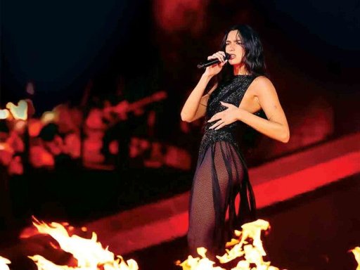 Dua Lipa canta 'Bésame Mucho' y conquista al público mexicano