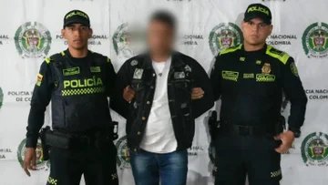 Hombre que suplantaba a un policía para robar en TransMilenio es capturado