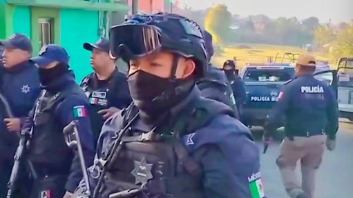 Enfrentamiento entre talamontes y fuerzas de seguridad deja siete policías heridos en Xalatlaco, Edomex