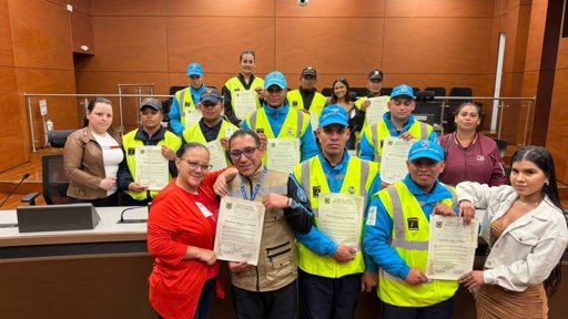 Condecoran a Guardas de TransMilenio por Acto de Valentía en el Portal 20 de Julio