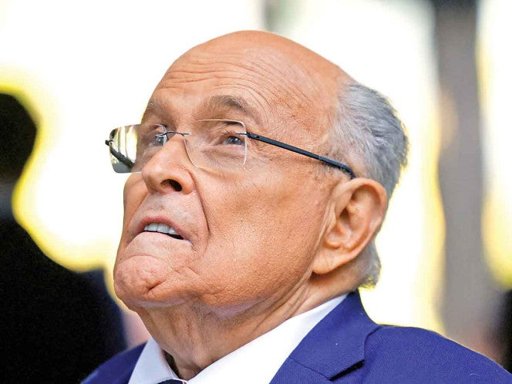 Trump Indulta a Giuliani y Aliados Implicados en Intentos de Anular Elección de 2020