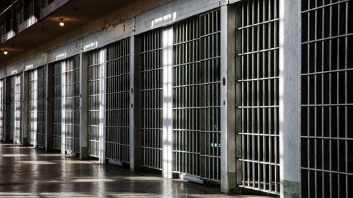 Recluso morre de ataque cardíaco no pátio da prisão de Caxias