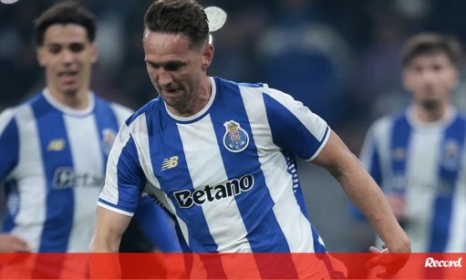 Novo Contratempo para Luuk de Jong Agrava Crise Ofensiva no FC Porto