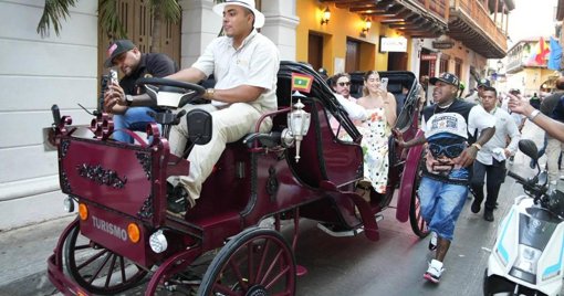 Cartagena se despide de los coches de tracción animal e inaugura su flota eléctrica