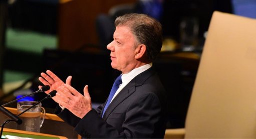Juan Manuel Santos reaparece y llama a la moderación frente a los extremos