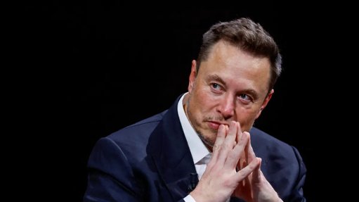 Advierten que Elon Musk podría abandonar Tesla si no se aprueba su plan salarial de un billón de dólares