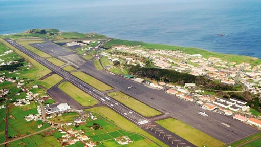 Governo dos Açores garante pagamento de salários a trabalhadores da Base das Lajes