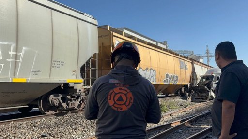 Muere conductor de tráiler al ser impactado por el tren en Salinas Victoria