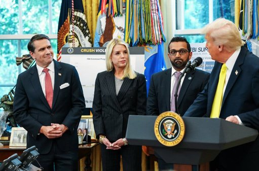 Trump reclama 230 millones de dólares al Departamento de Justicia por investigaciones en su contra