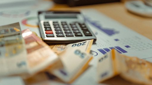 Fim de Prazo para Pagamento de IRS e IMI Marca Calendário Fiscal