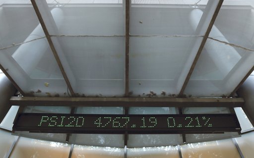 Preços do Petróleo Recuam de Forma Acentuada por Receios de Excesso de Oferta