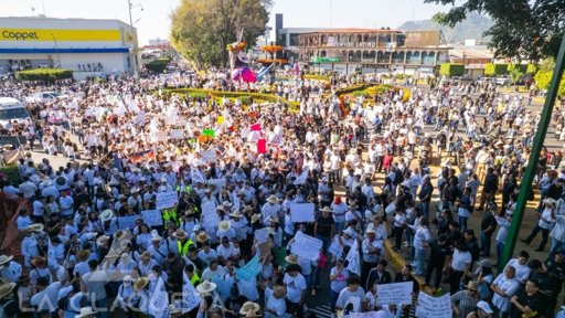 Multitudinaria marcha en Uruapan exige justicia por el alcalde Carlos Manzo