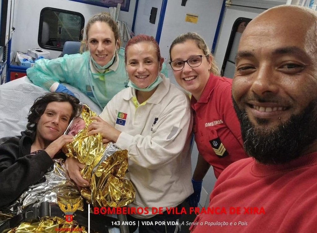 Bombeiros de Vila Franca de Xira realizam parto em casa com sucesso