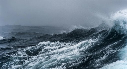 Alerta de Agitação Marítima na Costa Continental Devido ao Ciclone Erin