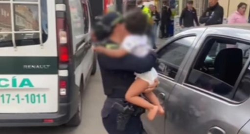 Rescatan a bebé de dos años abandonado por más de siete horas dentro de un carro en Bogotá