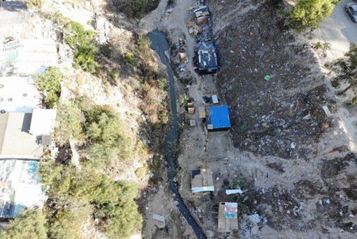 Declaran de alto riesgo siete viviendas construidas sobre un acueducto en Vista Alamar