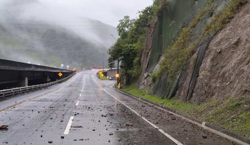Cierre de la Vía al Llano genera pérdidas millonarias y crisis de movilidad