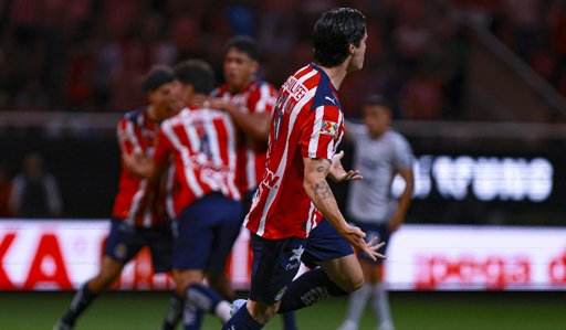Recuperación Oportuna: Alan Pulido Retorna a Chivas para el Clásico Nacional