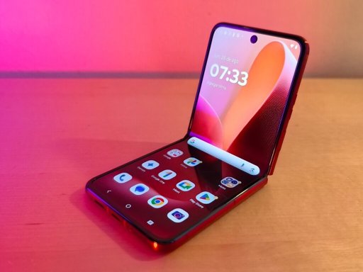 Motorola Razr 60 Ultra se posiciona como el plegable para creadores de contenido