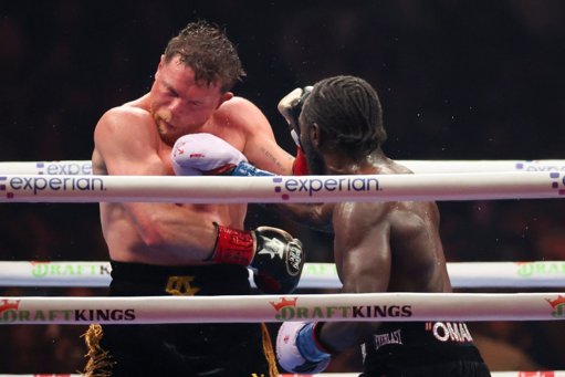 David Benavidez Critica a Canelo: “Su Ego es Así de Grande”