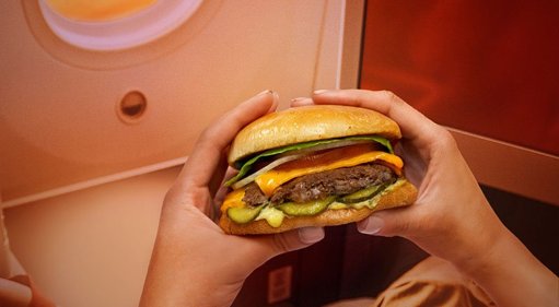 Avianca y Home Burgers Llevan el Sabor Local a los Cielos Europeos