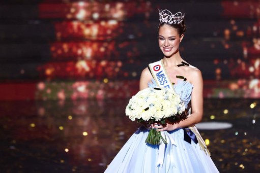 Hinaupoko Devèze, Miss Tahiti, est élue Miss France 2026