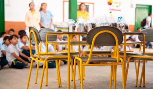 Iniciativa de la ILC dota a escuelas de Manizales con mobiliario hecho de residuos reciclados
