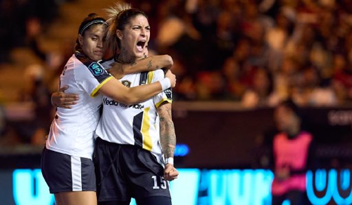 Ofelia Solís Supera Lesión en Plena Final para Contribuir a la Causa de Persas FC