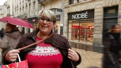 Le pull de Noël "moche" : comment le kitsch est devenu un rituel incontournable