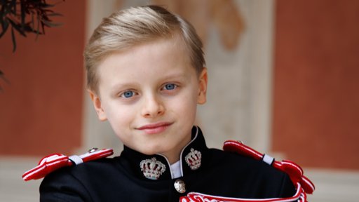 Príncipe Jacques do Mónaco Encanta ao Imitar o Pai em Dia Nacional