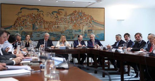 Governo Avança com Revisão da Legislação Laboral e Enfrenta Forte Oposição