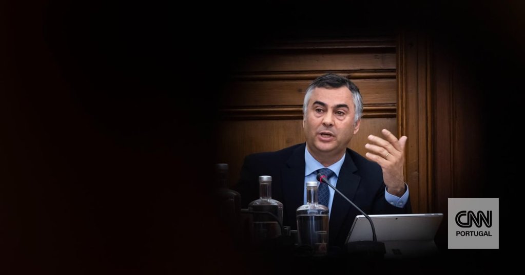 Reforma do Ministério da Educação com Extinção da FCT Gera Controvérsia e Aviso Presidencial