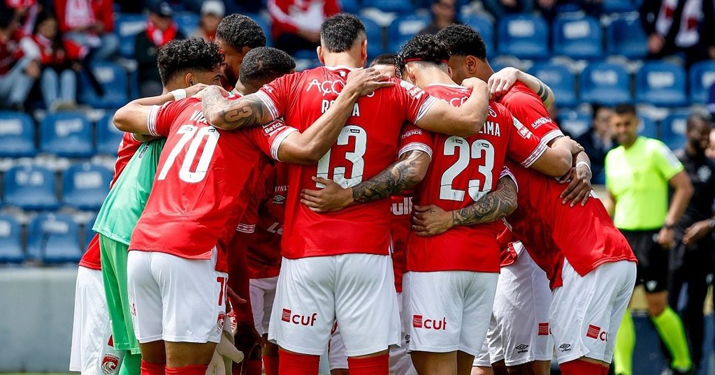 Santa Clara procura reviravolta europeia após promoção