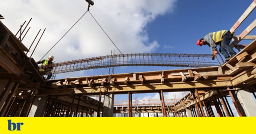 Escassez de mão de obra na construção ameaça oferta de habitação