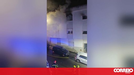 Incêndio em Apartamento na Amadora Causa Seis Feridos e Exige Resgate Complexo