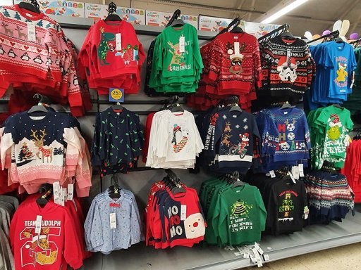 La tradition du "pull moche de Noël", un phénomène de mode festif