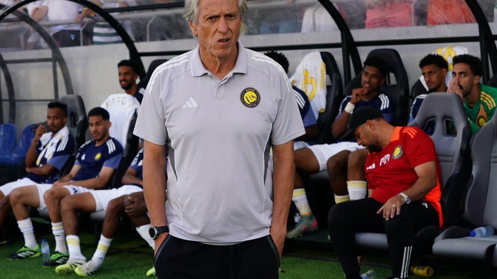 Jorge Jesus revela que convite de Cristiano Ronaldo foi decisivo para rumar ao Al Nassr