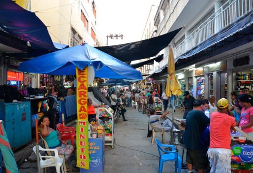 La informalidad laboral persiste como un desafío estructural en la Costa Caribe, con tasas que superan el promedio nacional