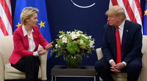 Escala la Guerra Comercial: Trump Anuncia Aranceles del 100% sobre Productos de China