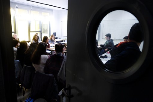 Crise de Professores Marca Início do Ano Letivo com Mais de 100 Mil Alunos Afetados