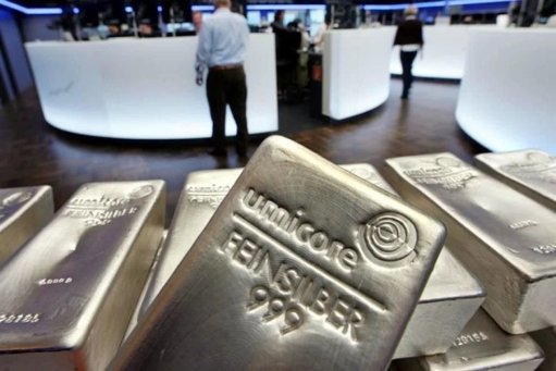 Plata Experimenta Volatilidad Extrema: de Máximo Histórico a Fuerte Caída