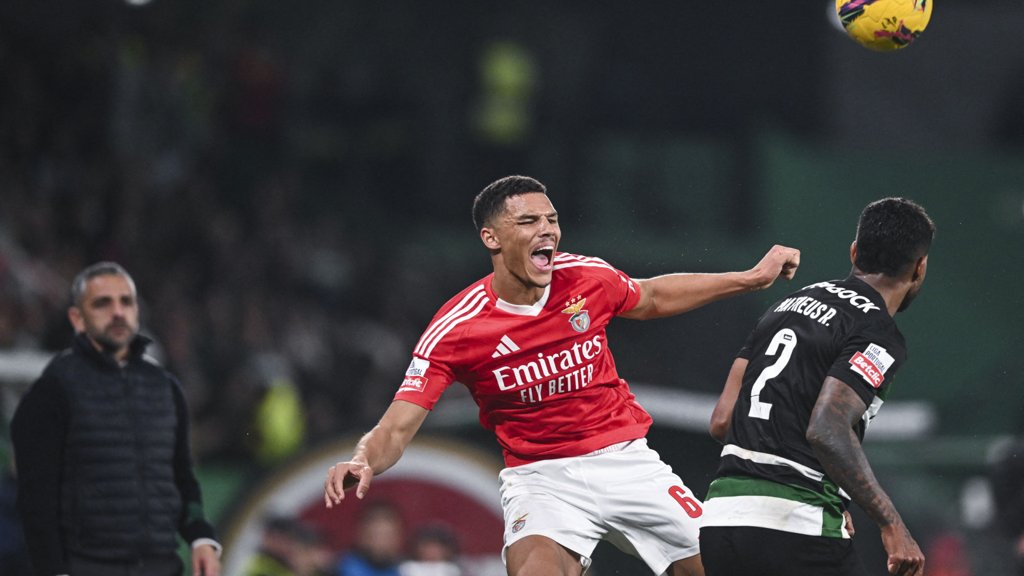 Alexander Bah submetido a nova cirurgia no joelho como parte do plano de recuperação